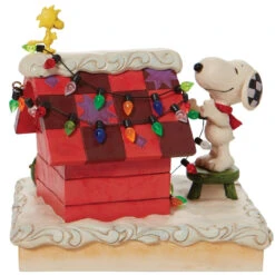 Jim Shore - Peanuts - Snoopy And Woodstock Decorate Dog House 9 Jim Shore - Peanuts - Snoopy And Woodstock Decorate Dog House -Christmas Discount Store 510322 Jim Shore Peanuts Snoopy And Woodstock Decorate Dog House back 30578.1657647881